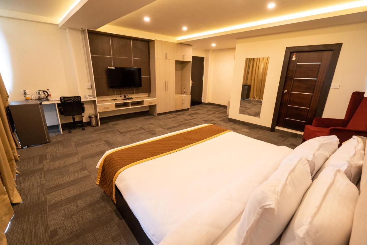 Āīzawl Royale Lalawi Hotel מראה חיצוני תמונה