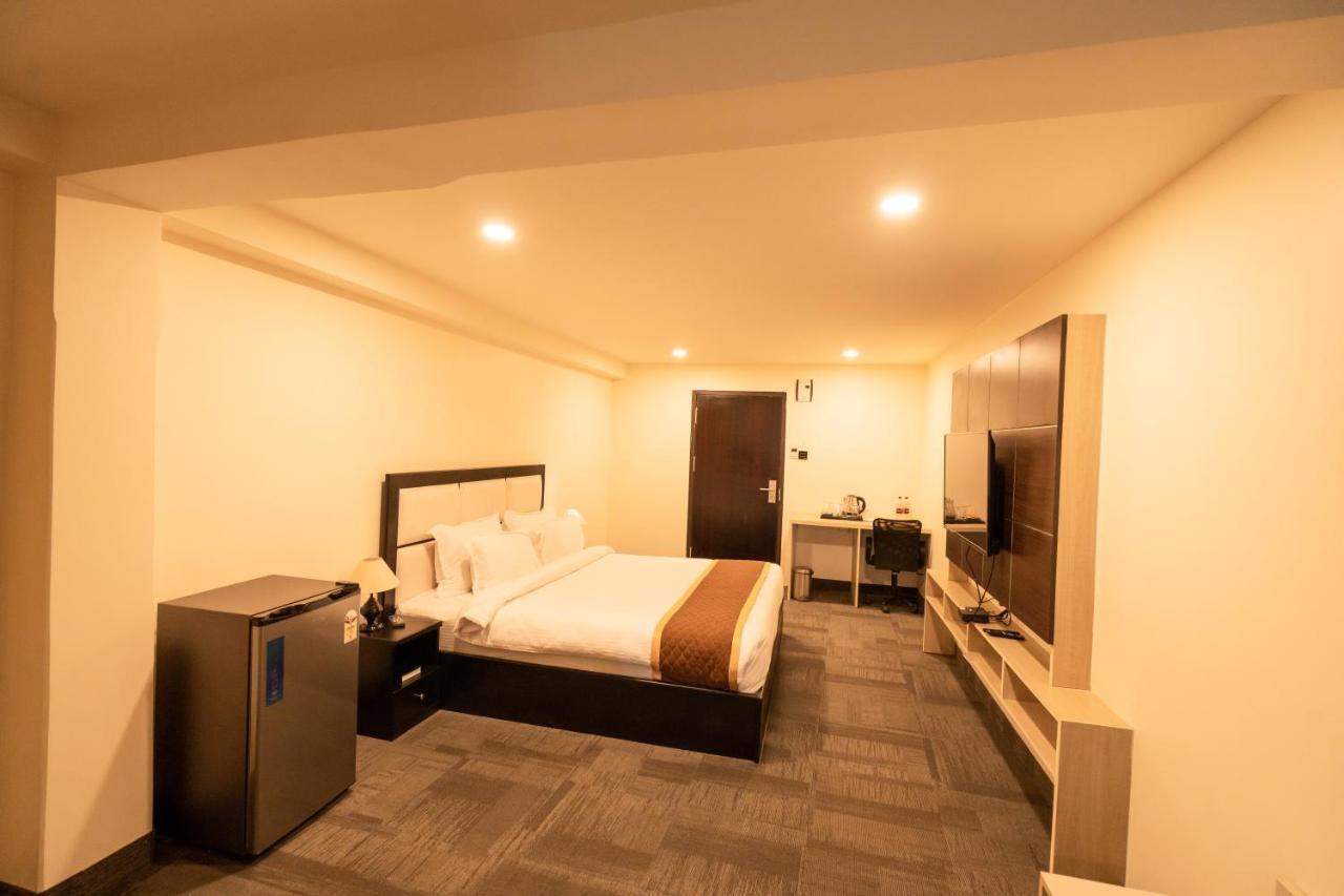 Āīzawl Royale Lalawi Hotel מראה חיצוני תמונה